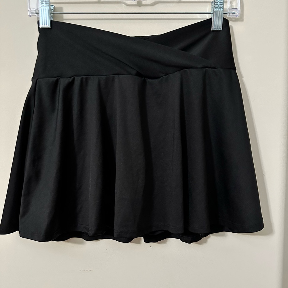 Windsor Black V-Crossed Front Skort | Size M